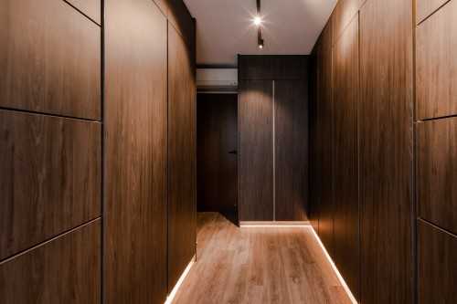 Contemporary Walk-in Wardrobe at City View