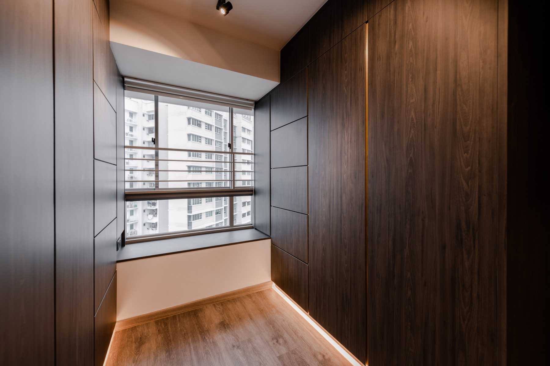 Contemporary Walk-in Wardrobe with Wardrobe and Sliding Wardrobe