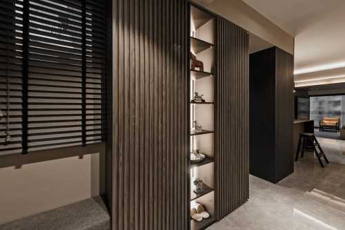 Contemporary Entryway at City View