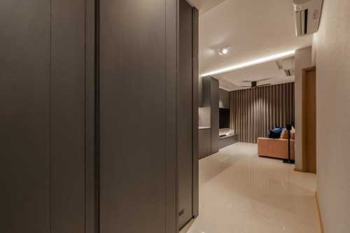 Minimalist Entryway at 80 Kingsford Waterbay