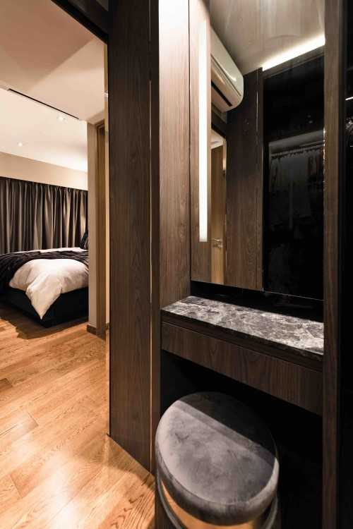 Modern Walk-in Wardrobe at 78 Kingsford Waterbay