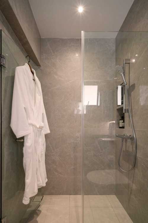 Minimalist Bathroom at Dakota Crescent Maisonette