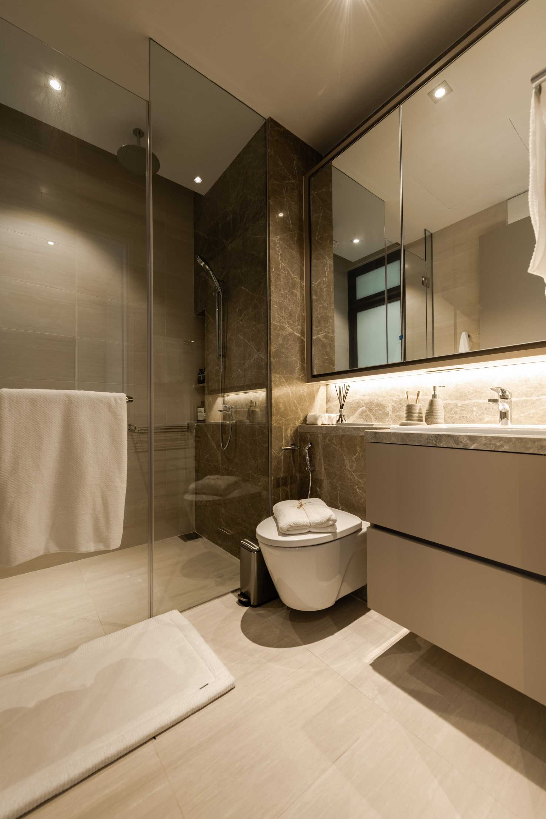 Contemporary Bathroom with Mirror and Shower Screen