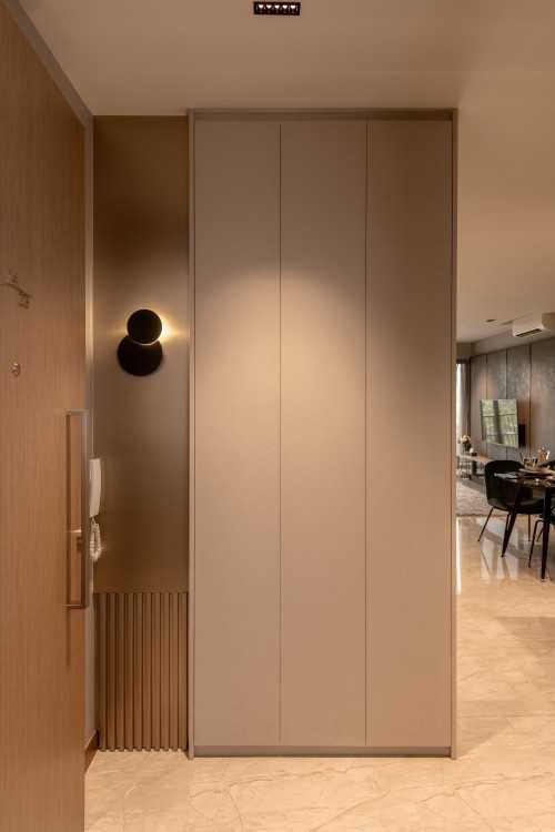 Contemporary Entryway at 68 Kingsford Waterbay