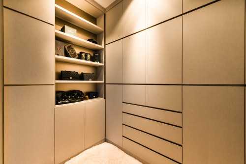 Contemporary Walk-in Wardrobe at Blu Coral