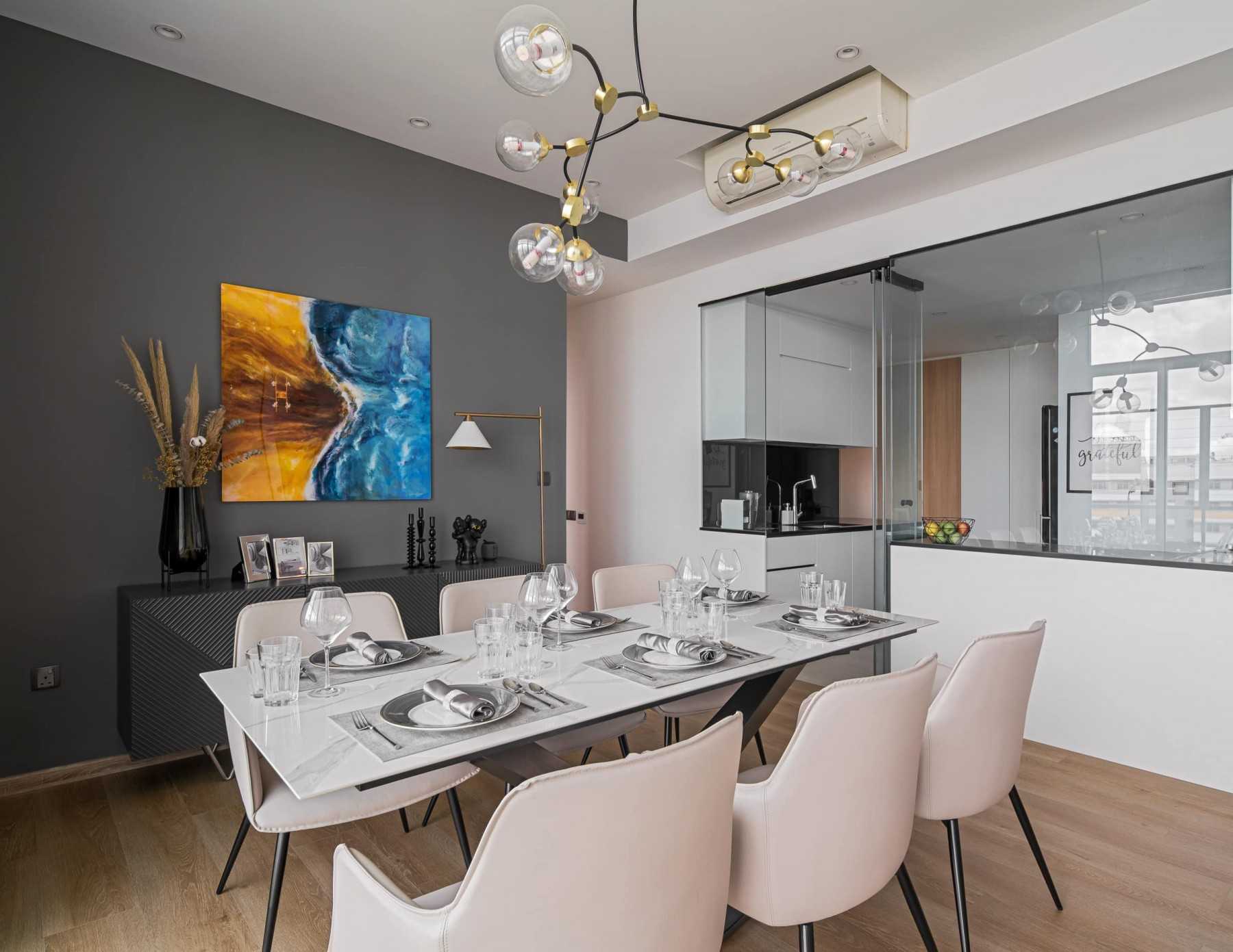 Contemporary Dining Room with Dining Table and Dining Chairs