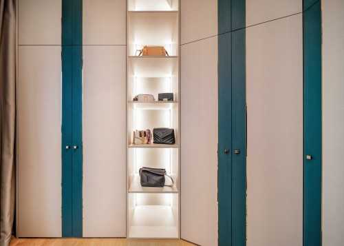 Contemporary Walk-in Wardrobe at Hundred Palms