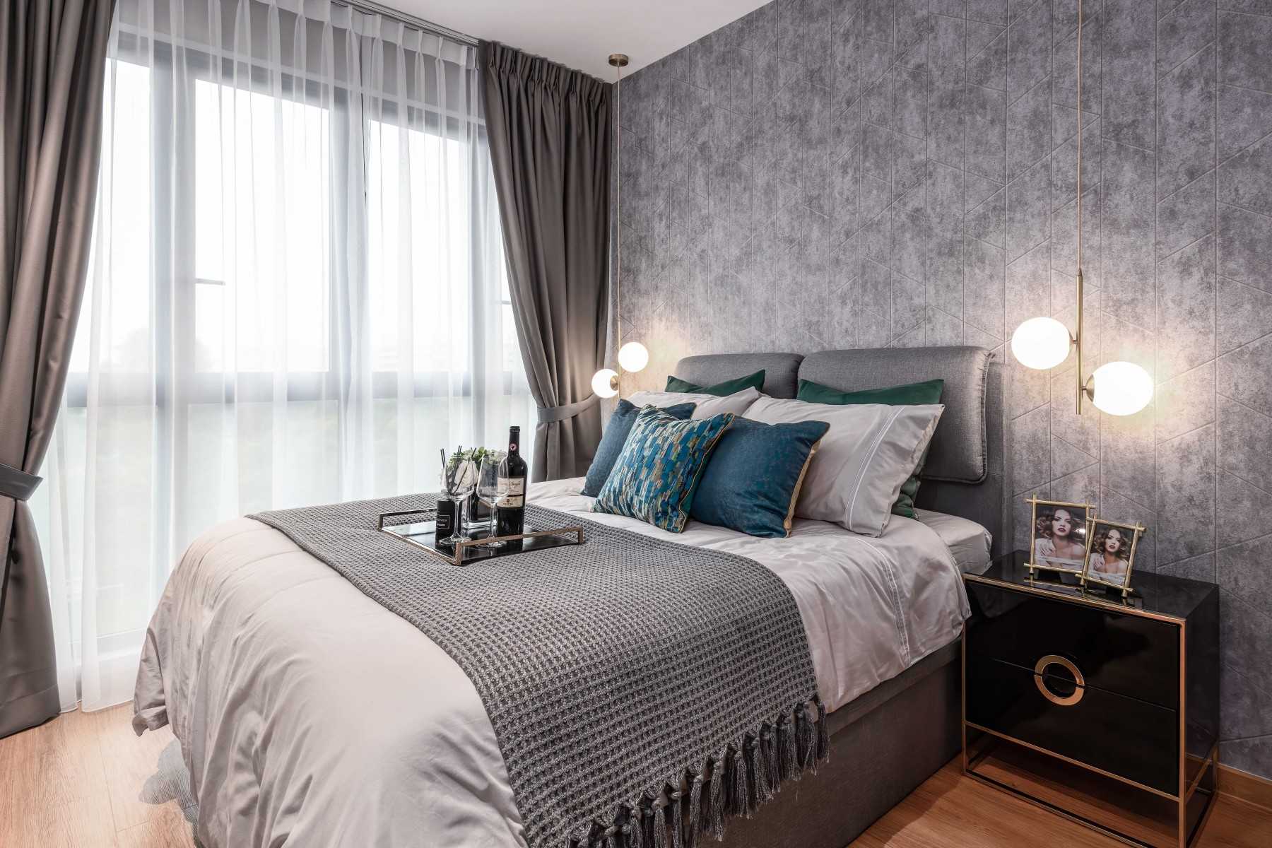 Contemporary Bedroom with Wardrobe and Sliding Wardrobe