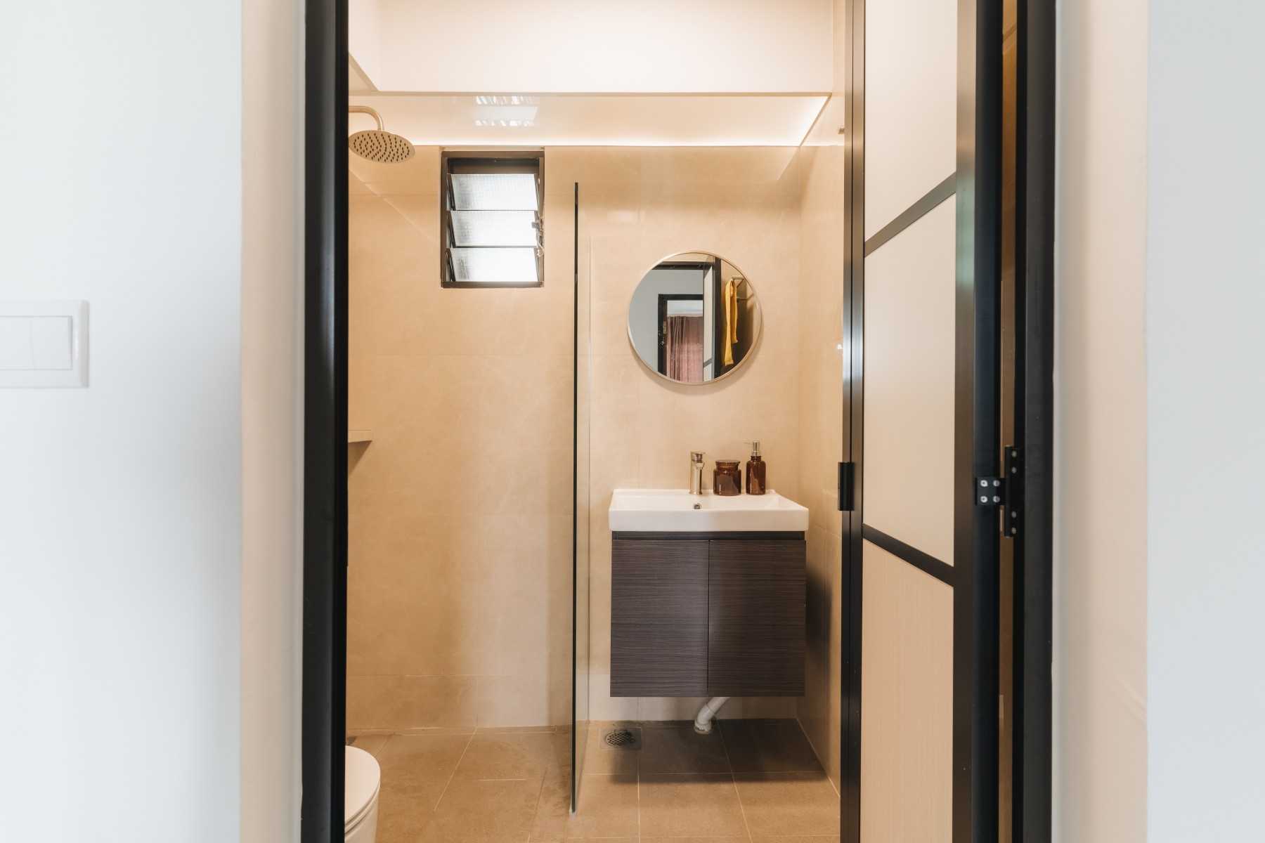 Minimalist Bathroom with Mirror and Bathroom Storage