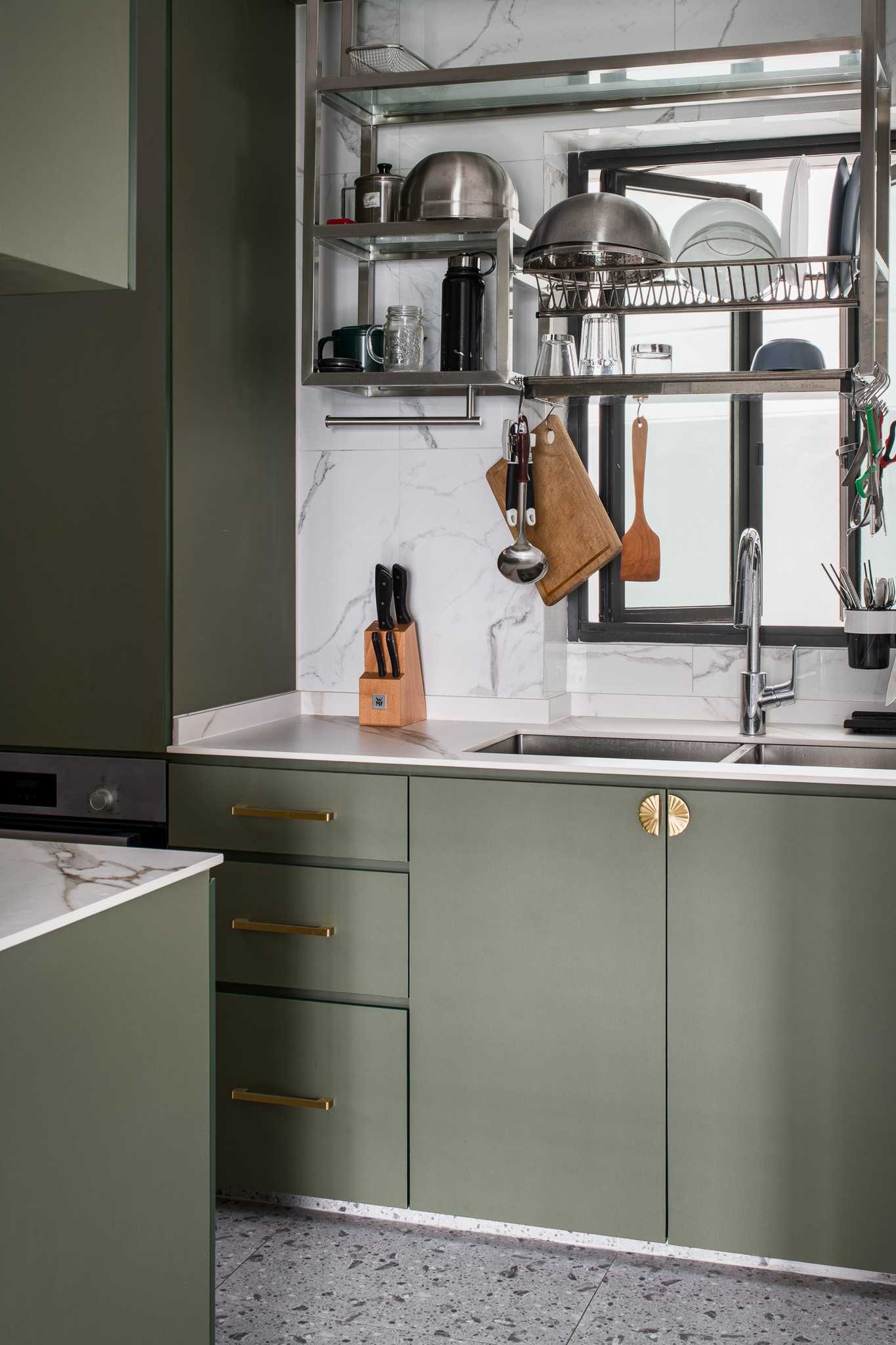 Contemporary Kitchen with Countertop and Homogeneous Tiles