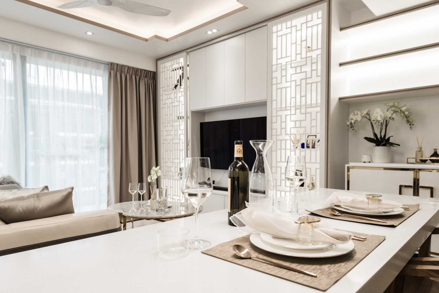 Asian Dining Room with Dining Table and Dining Chairs
