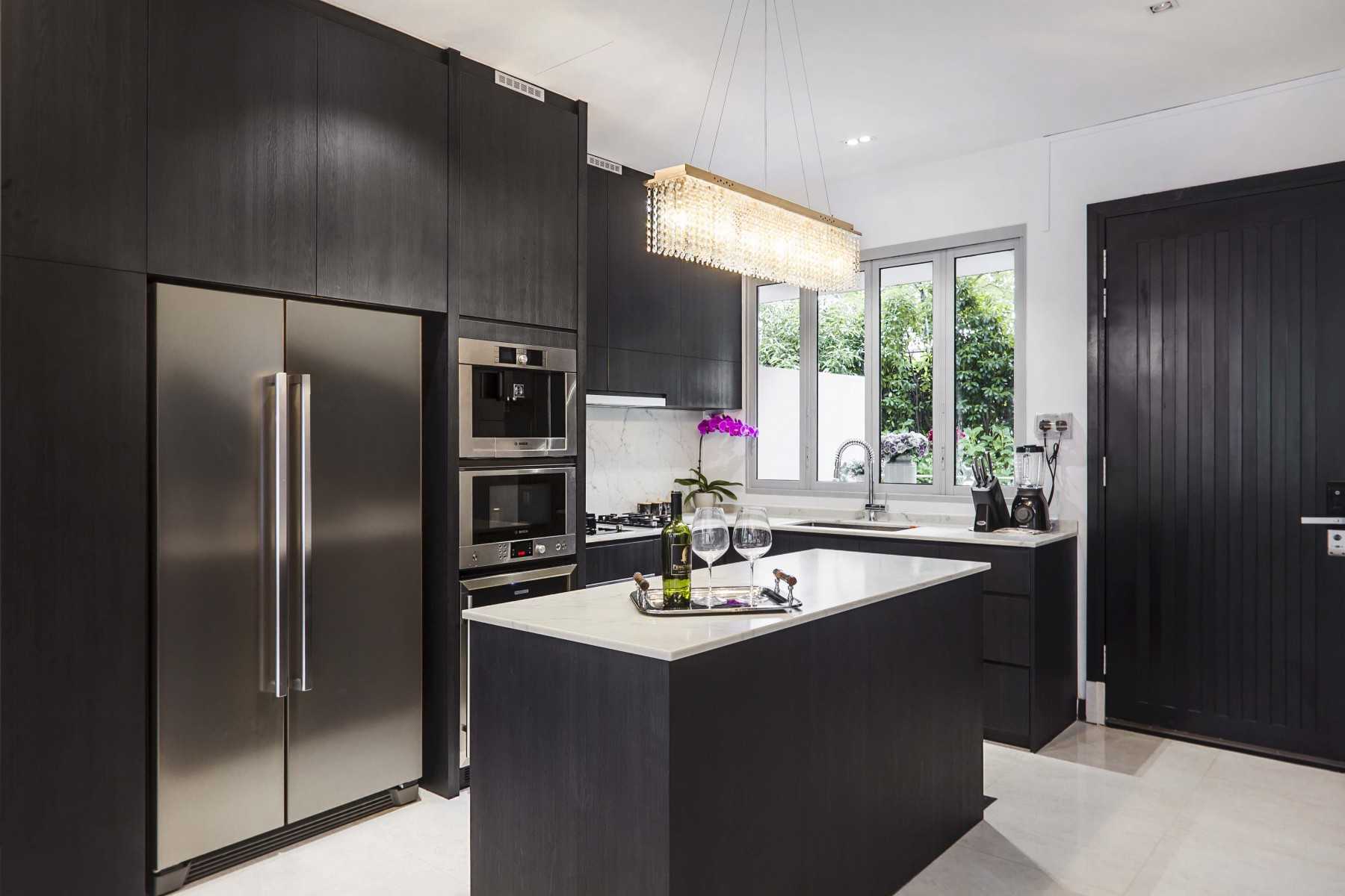 Transitional Kitchen with Kitchen Window and Kitchen Island