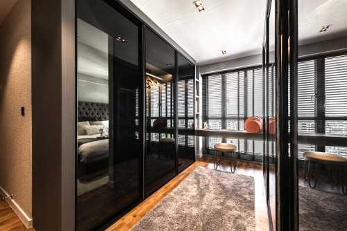 Contemporary Walk-in Wardrobe at Sky Terrace @ Dawson