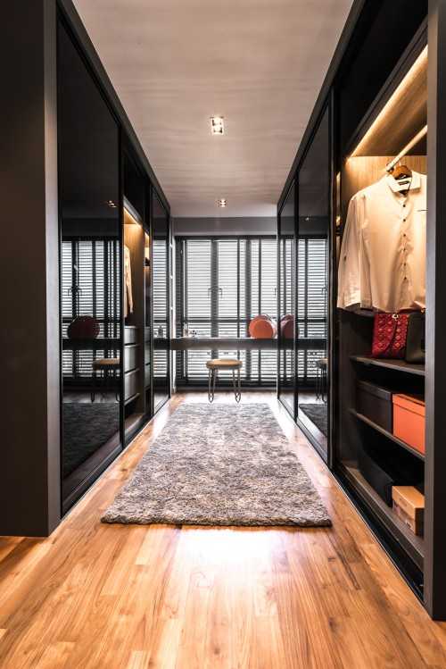 Contemporary Walk-in Wardrobe at Sky Terrace @ Dawson
