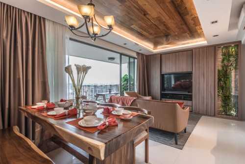 Modern Dining Room at The Topiary