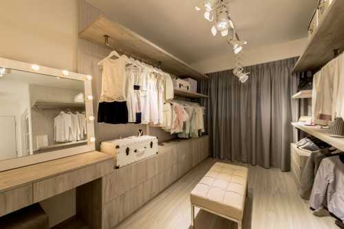 Scandinavian Walk-in Wardrobe at Joo Seng Green