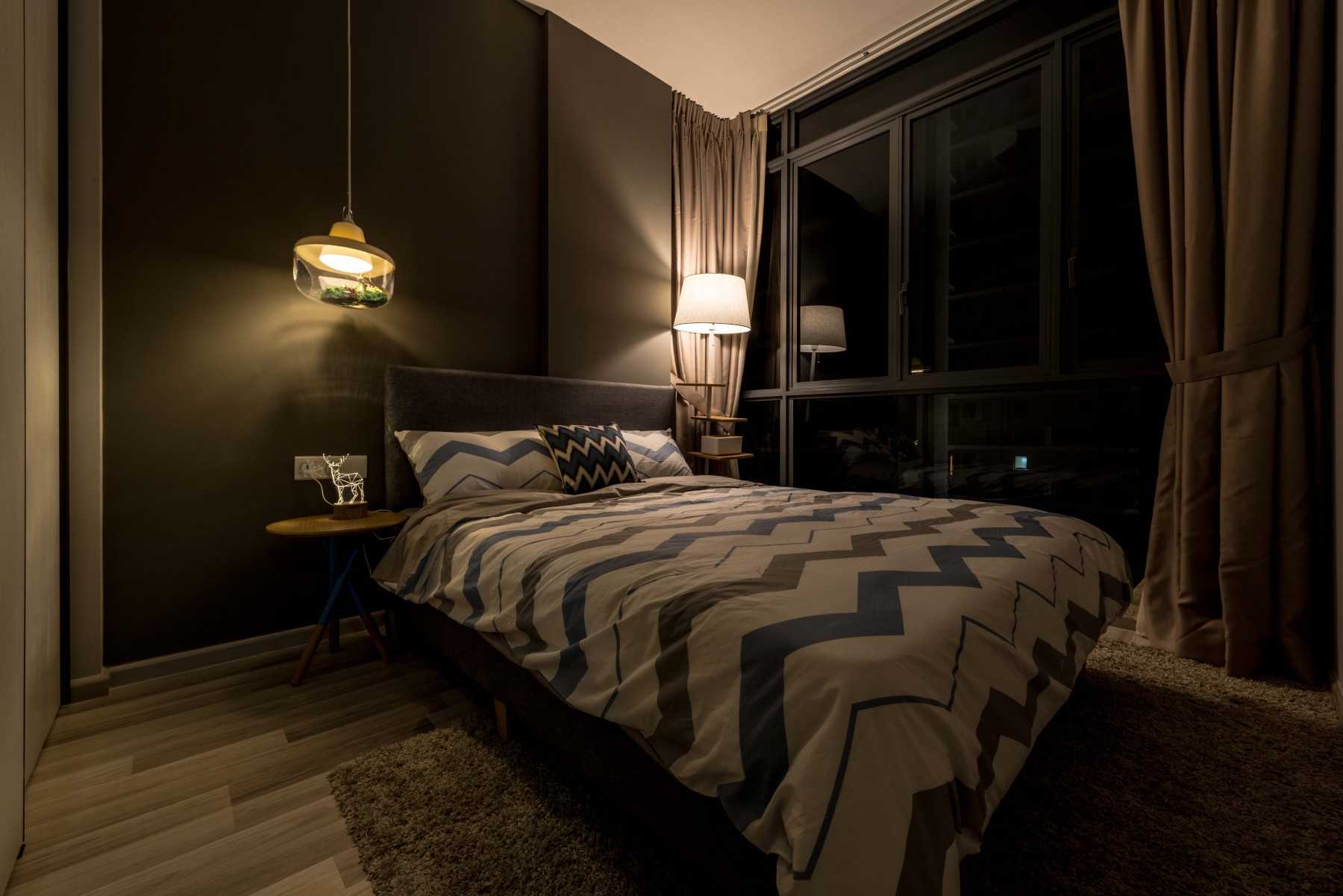 Modern Bedroom with Bedside Table and Queen Bed