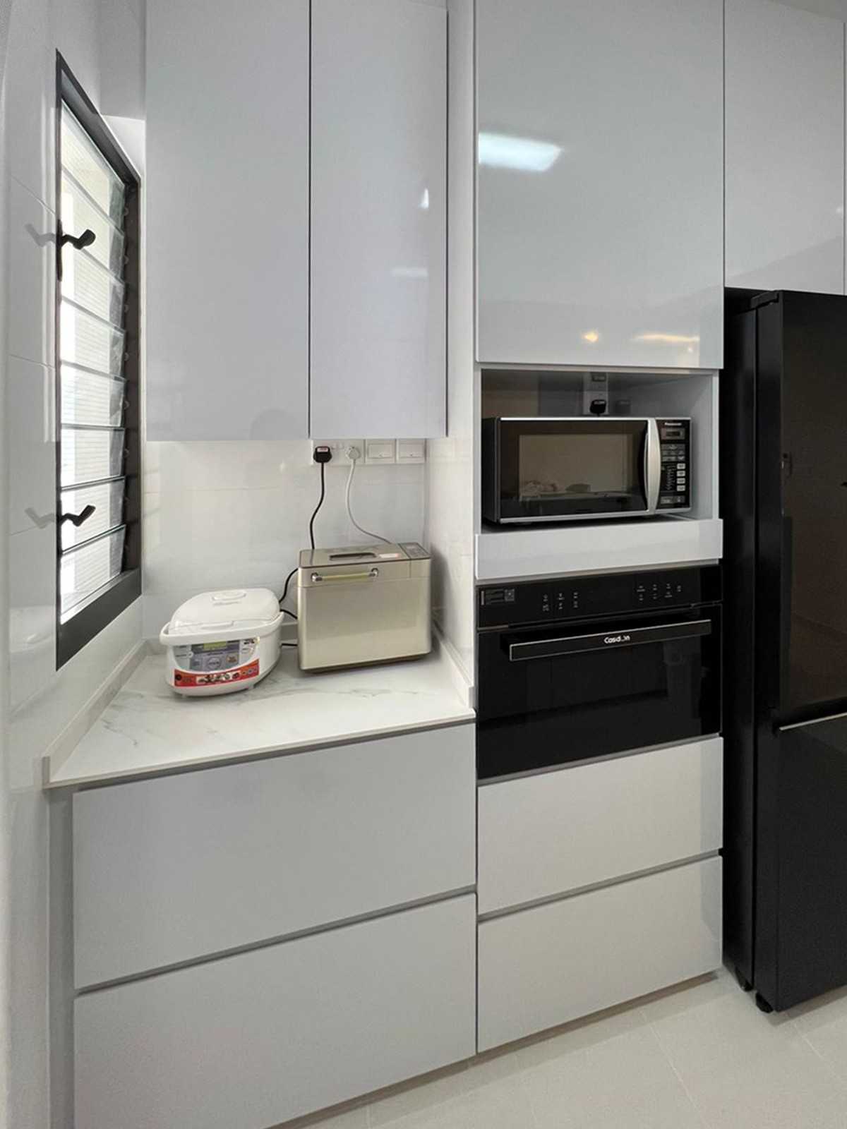 Modern Kitchen with Kitchen Window and Kitchen Accessories