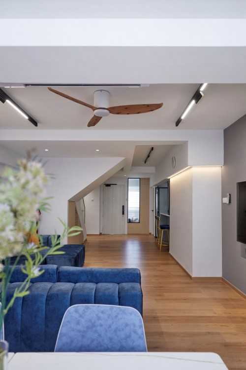 Modern Living Room at Bedok Reservoir Road