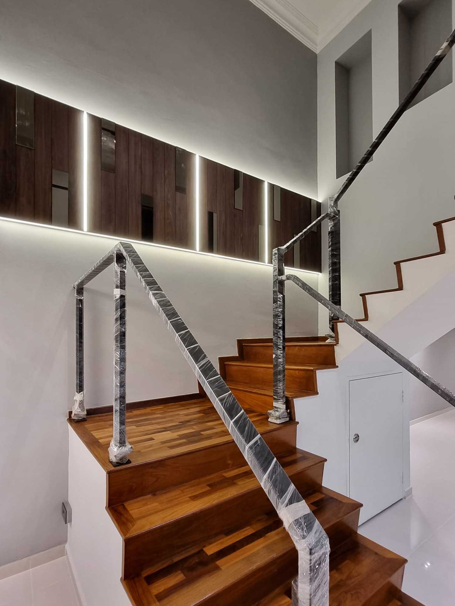 Modern Living Room with Feature Wall and Mirror