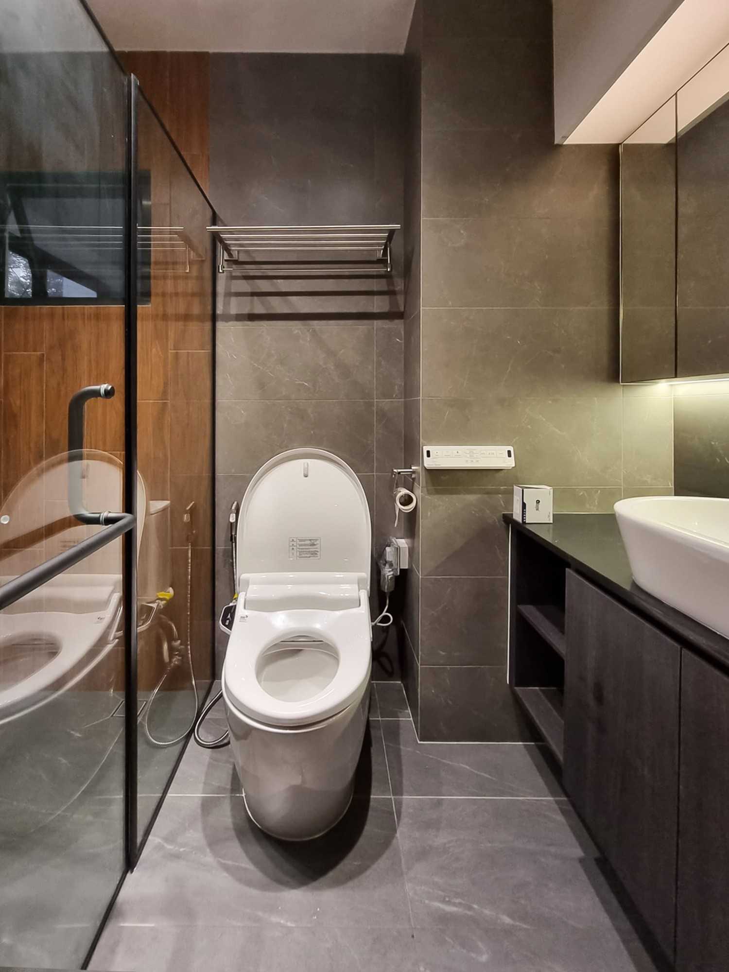 Modern Bathroom with Mirror and Shower Screen