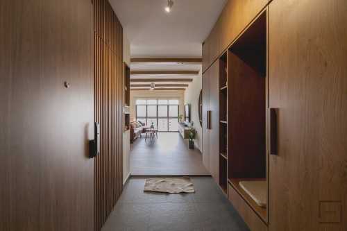 Modern Entryway at 5 ROOM HDB @Ang Mo Kio