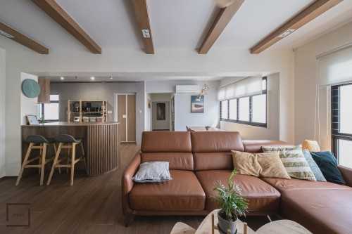 Modern Living Room at 5 ROOM HDB @Ang Mo Kio