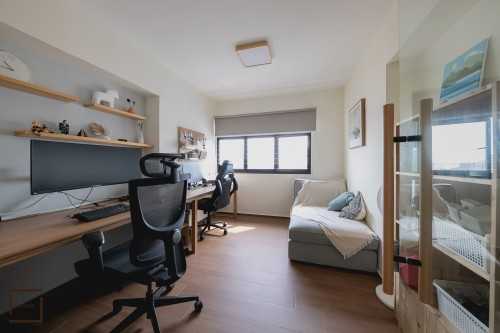 Modern Home Office at 5 ROOM HDB @Ang Mo Kio