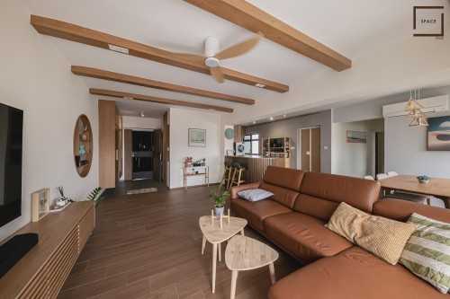 Modern Living Room at 5 ROOM HDB @Ang Mo Kio
