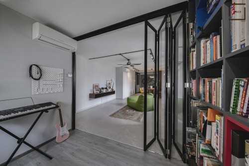 Contemporary Home Office at Resale 5 Room HDB @ Hougang