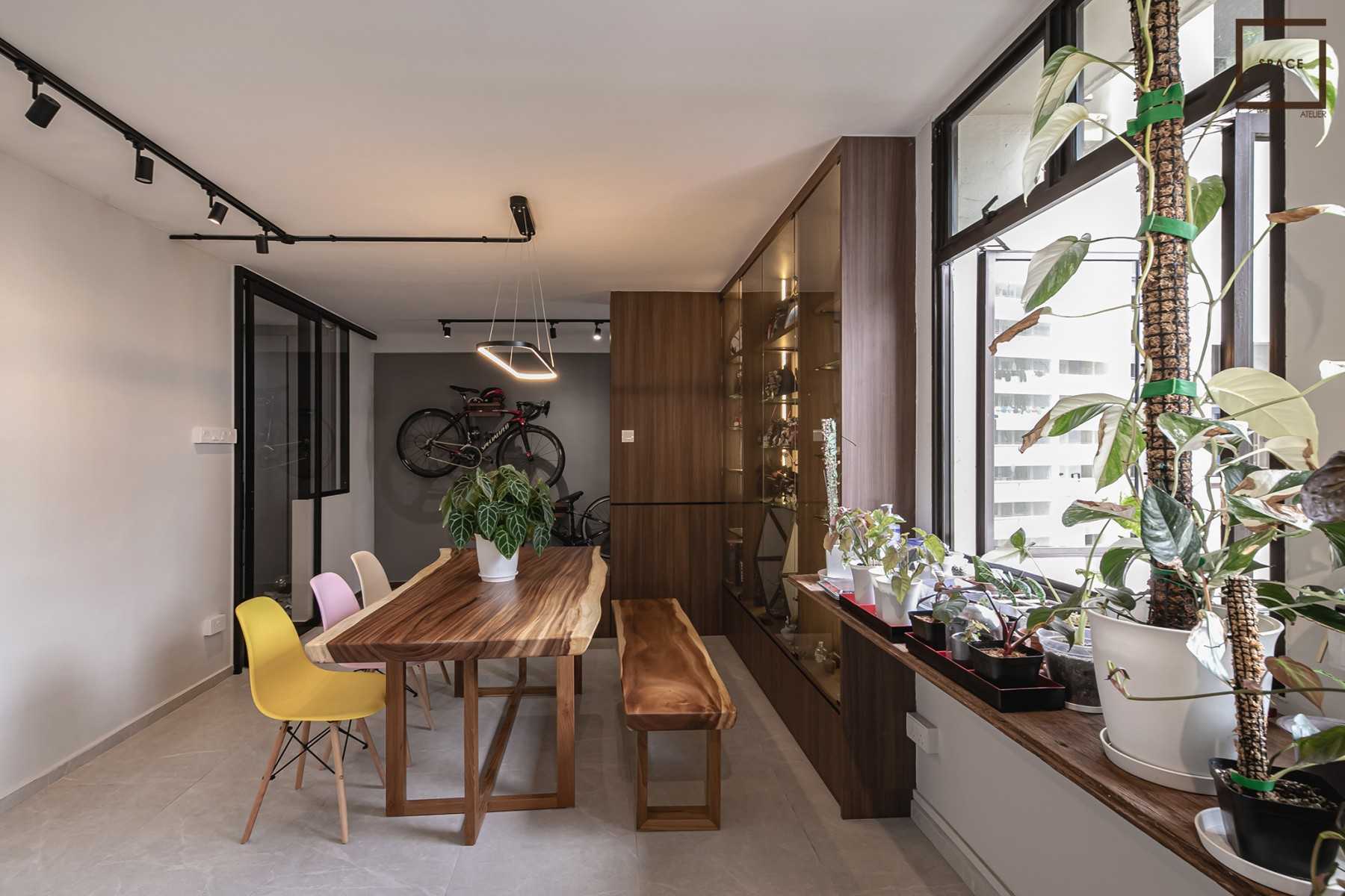 Contemporary Dining Room with Chandelier and Dining Table