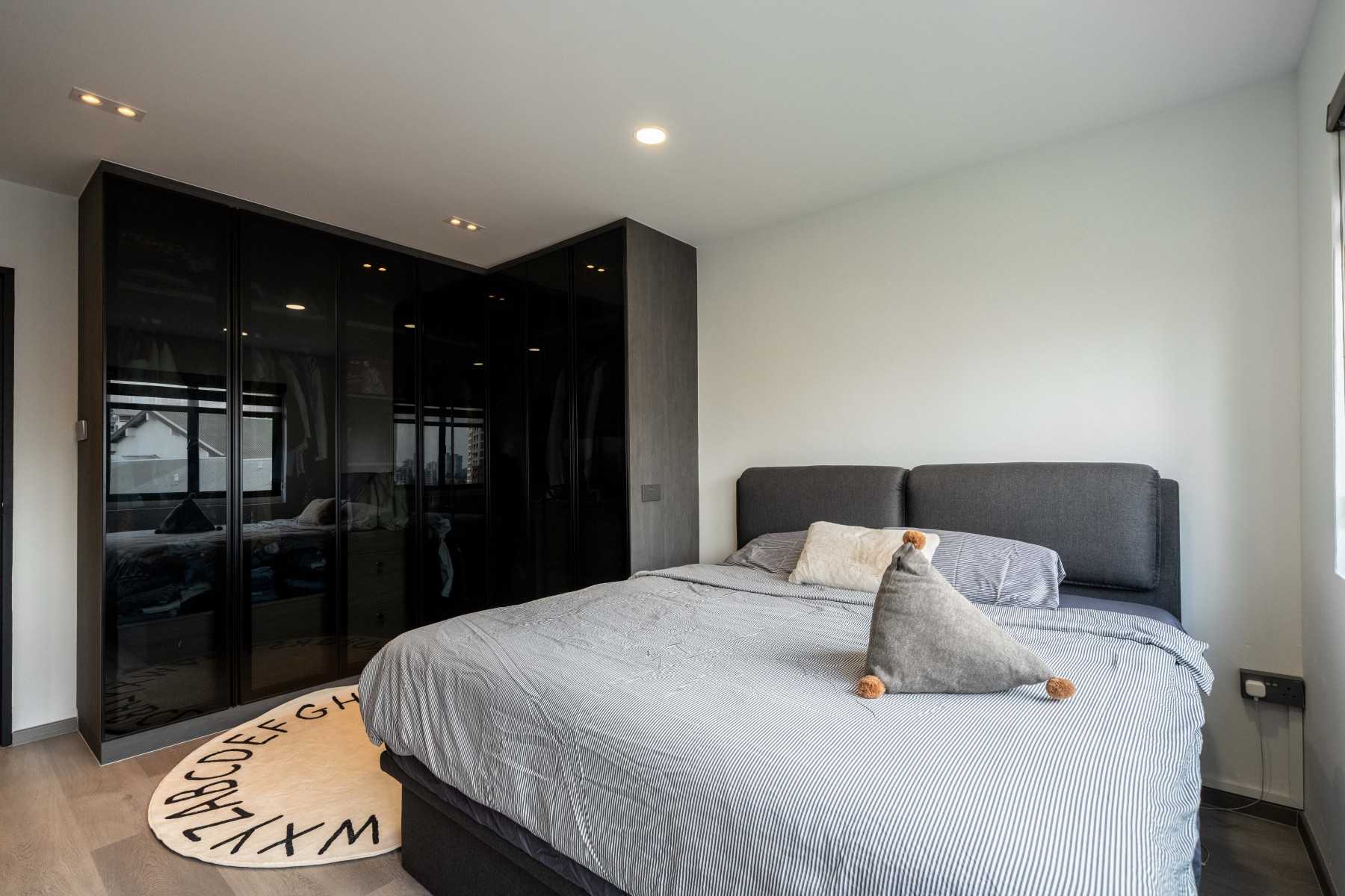 Contemporary Bedroom with Wardrobe and Queen Bed