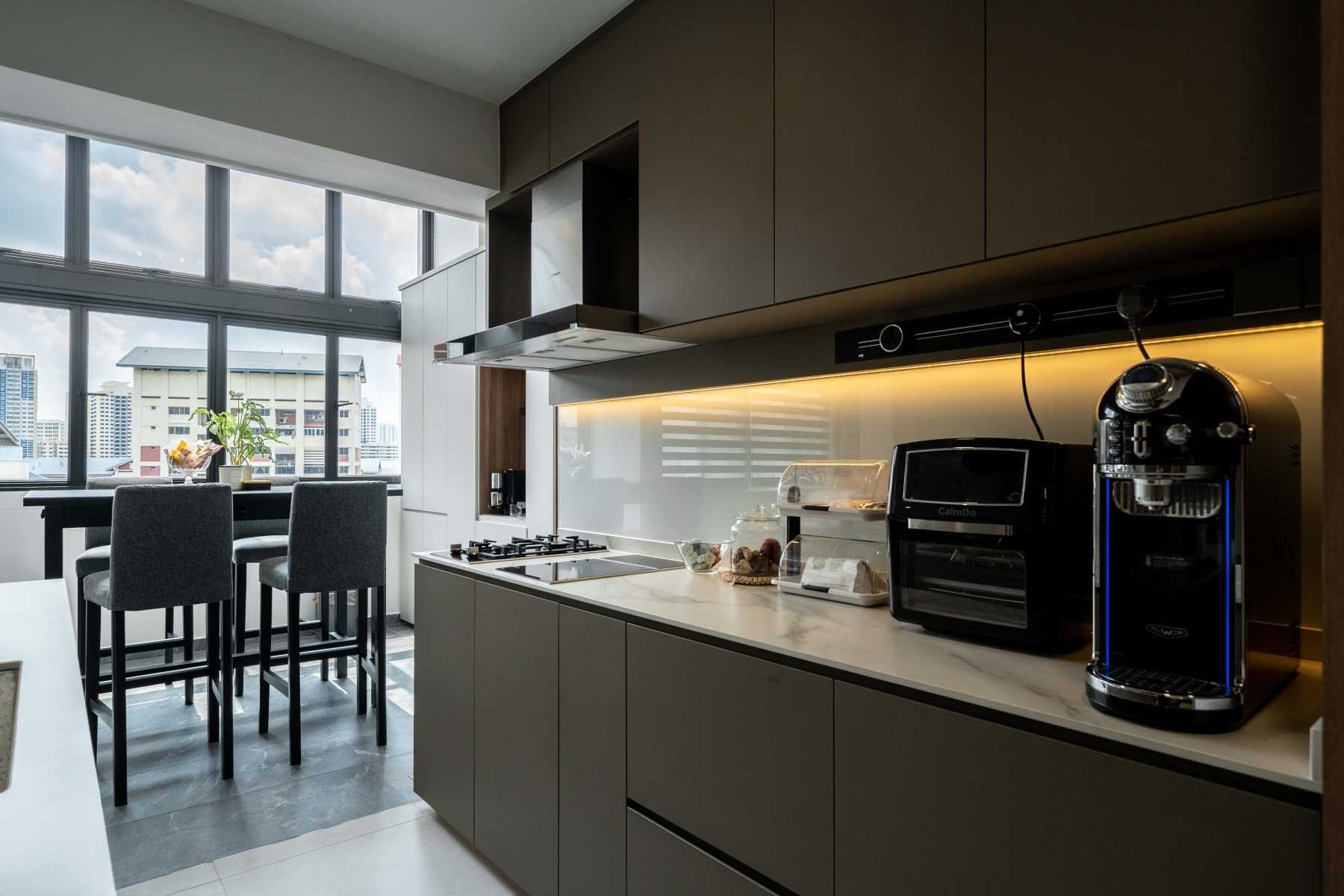 Contemporary Kitchen with Kitchen Window and Kitchen Island