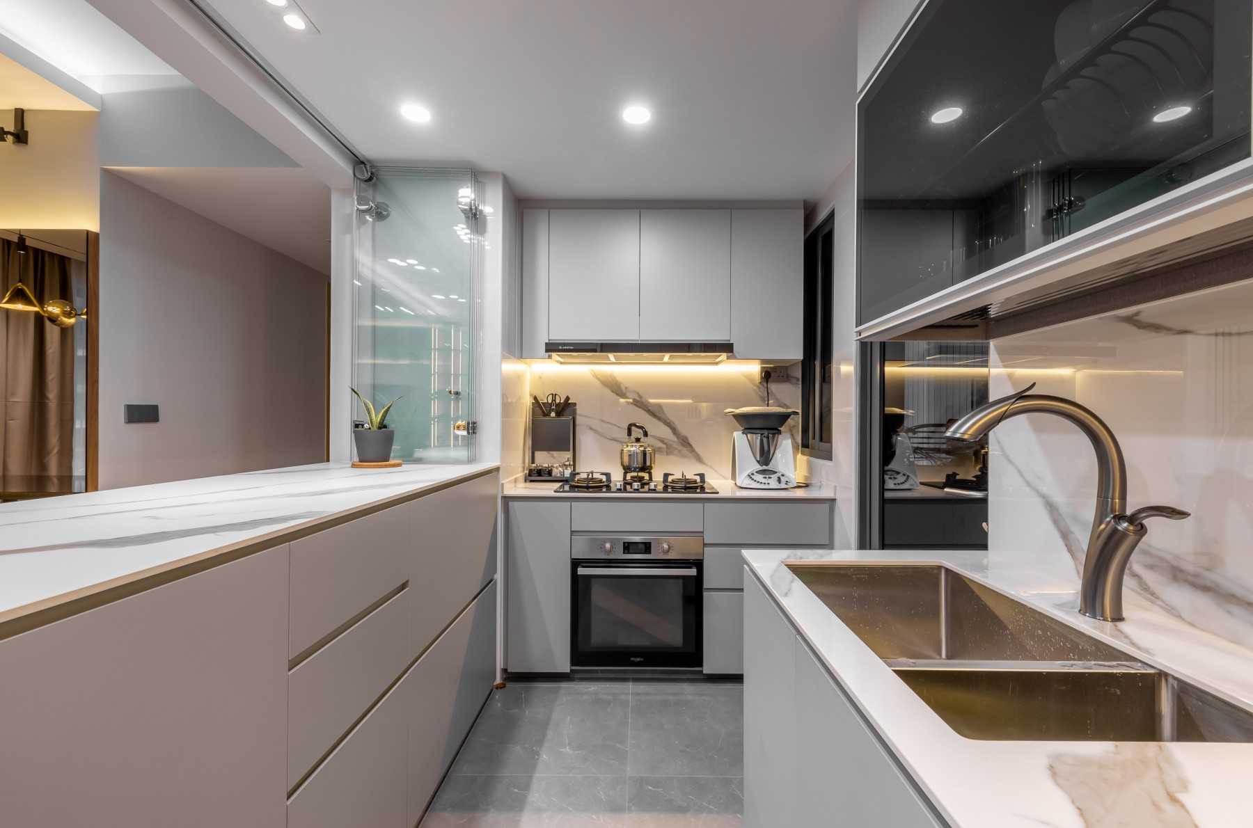 Scandinavian Kitchen with Kitchen Island and Dining Table
