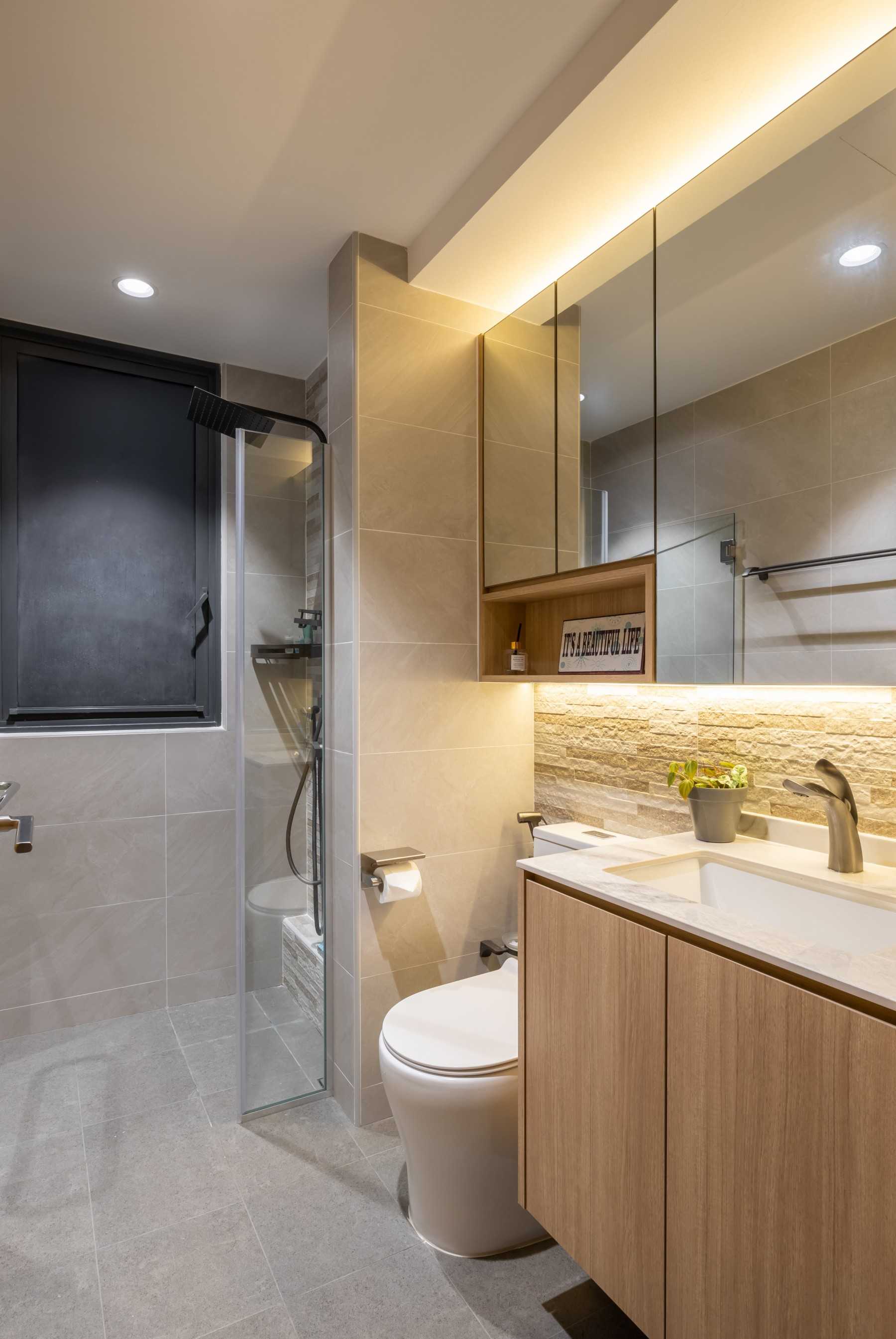 Scandinavian Bathroom with Mirror and Bathroom Storage