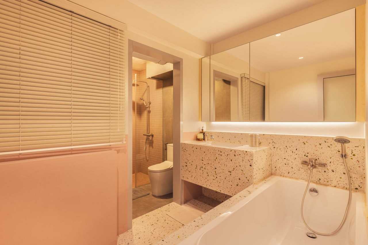 Modern Bathroom with Homogeneous Tiles and Bathtub