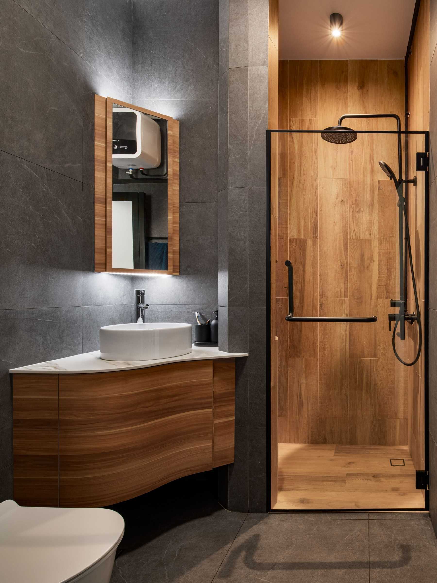 Eclectic Bathroom with Vinyl Flooring and Bathroom Storage
