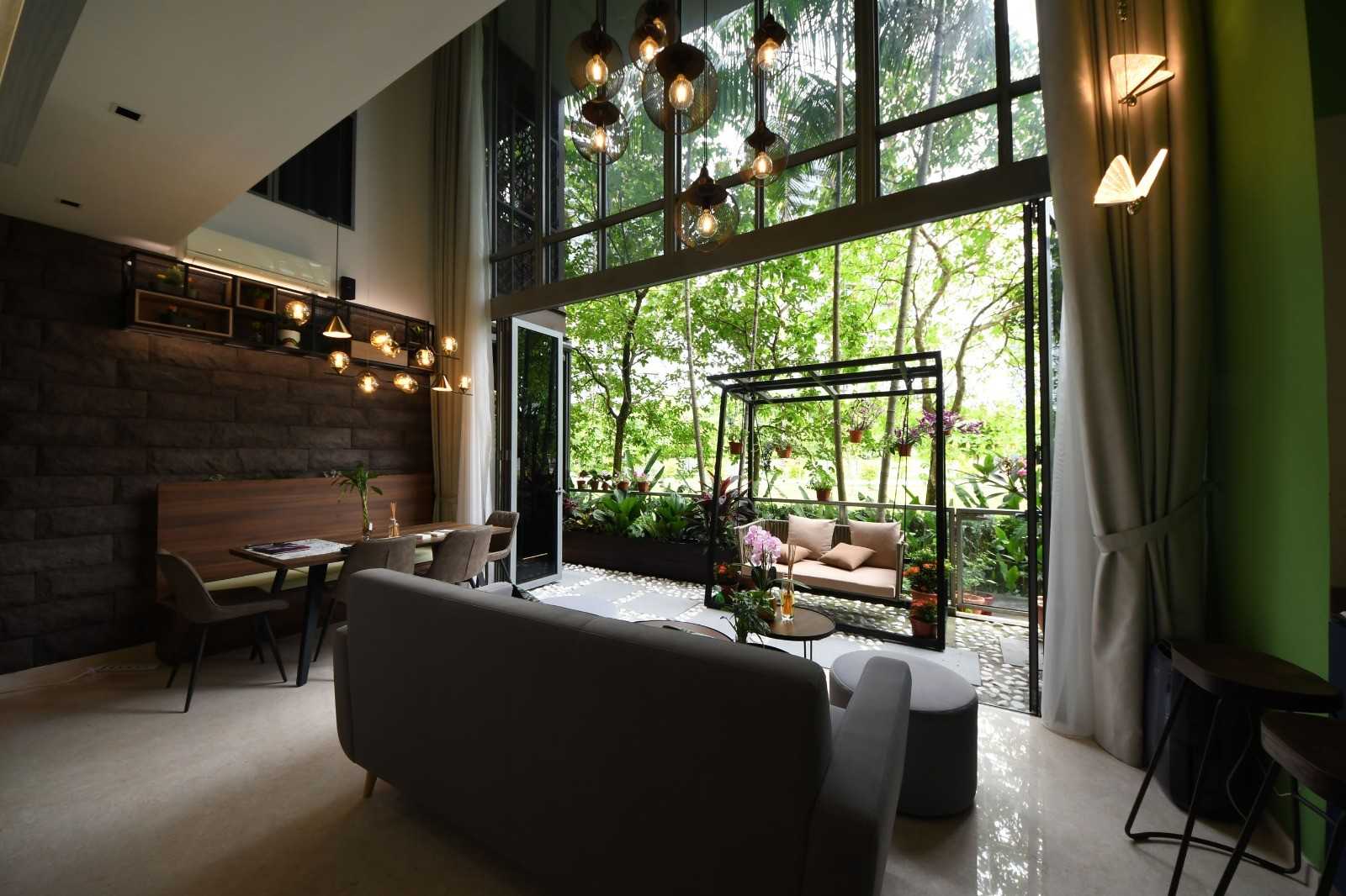 Contemporary Living Room with Settee and Marble Floor