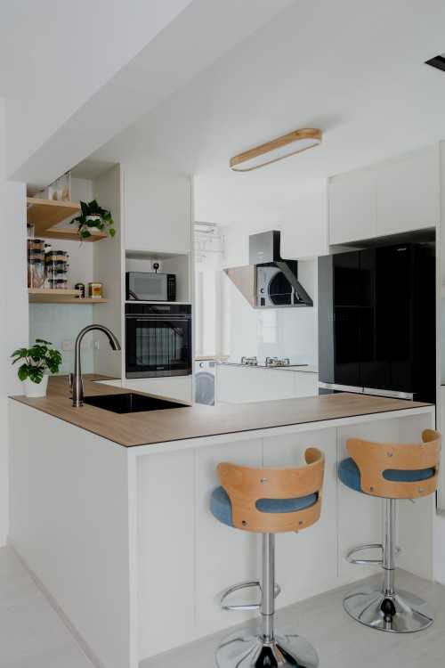 Modern Kitchen at 101 Pasir Ris St 12