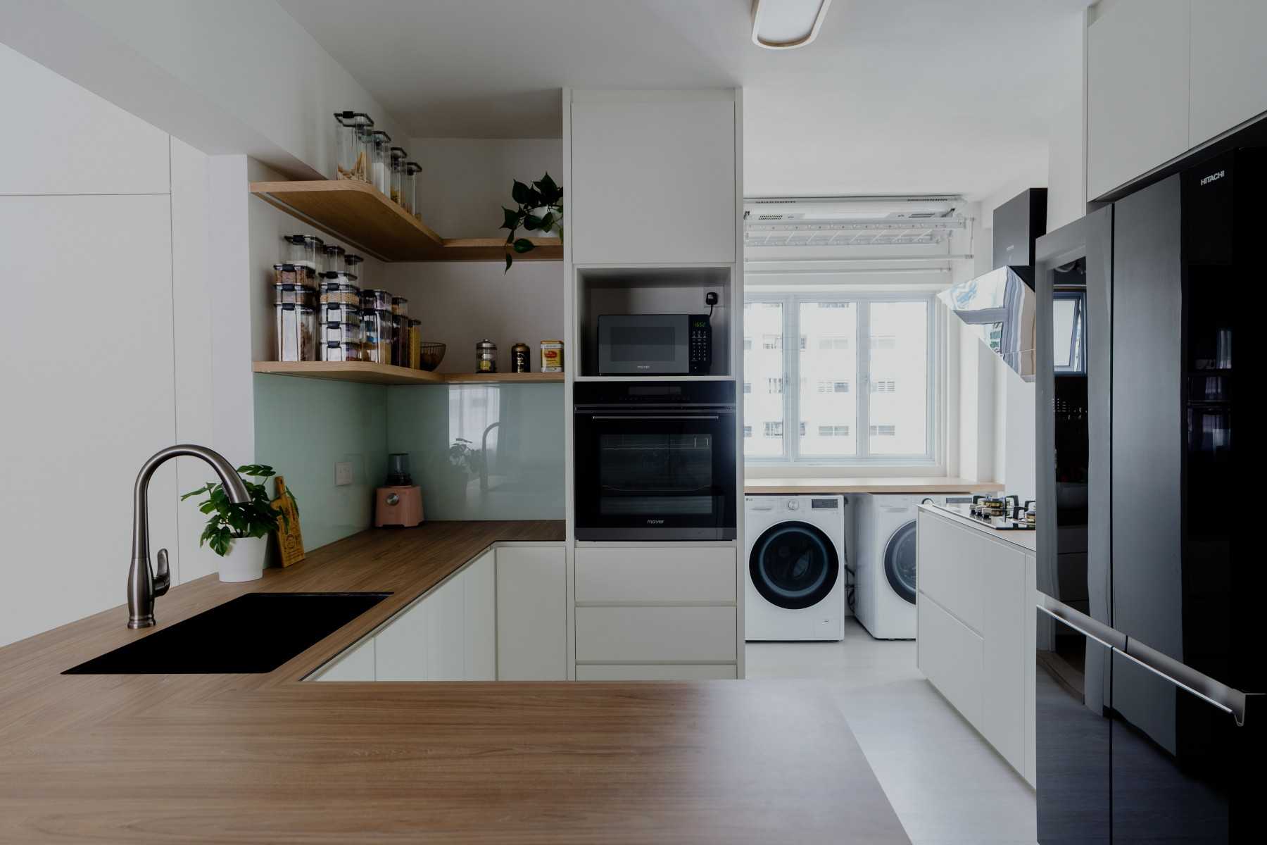 Modern Kitchen with Kitchen Island and Cupboard