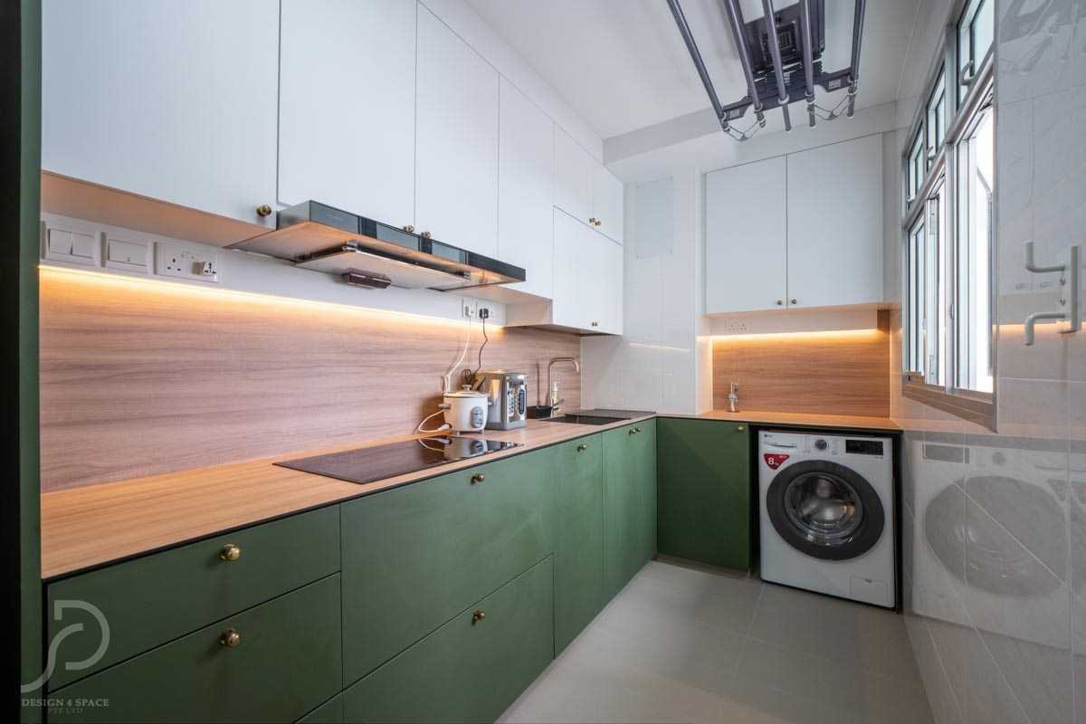 Minimalist Kitchen with Homogeneous Tiles and Kitchen Backsplash
