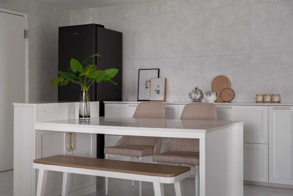 Transitional Dining Room with Dining Table and Dining Chairs