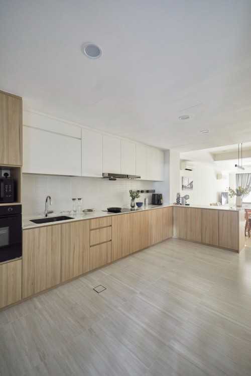 Modern Kitchen at Cashew Drive