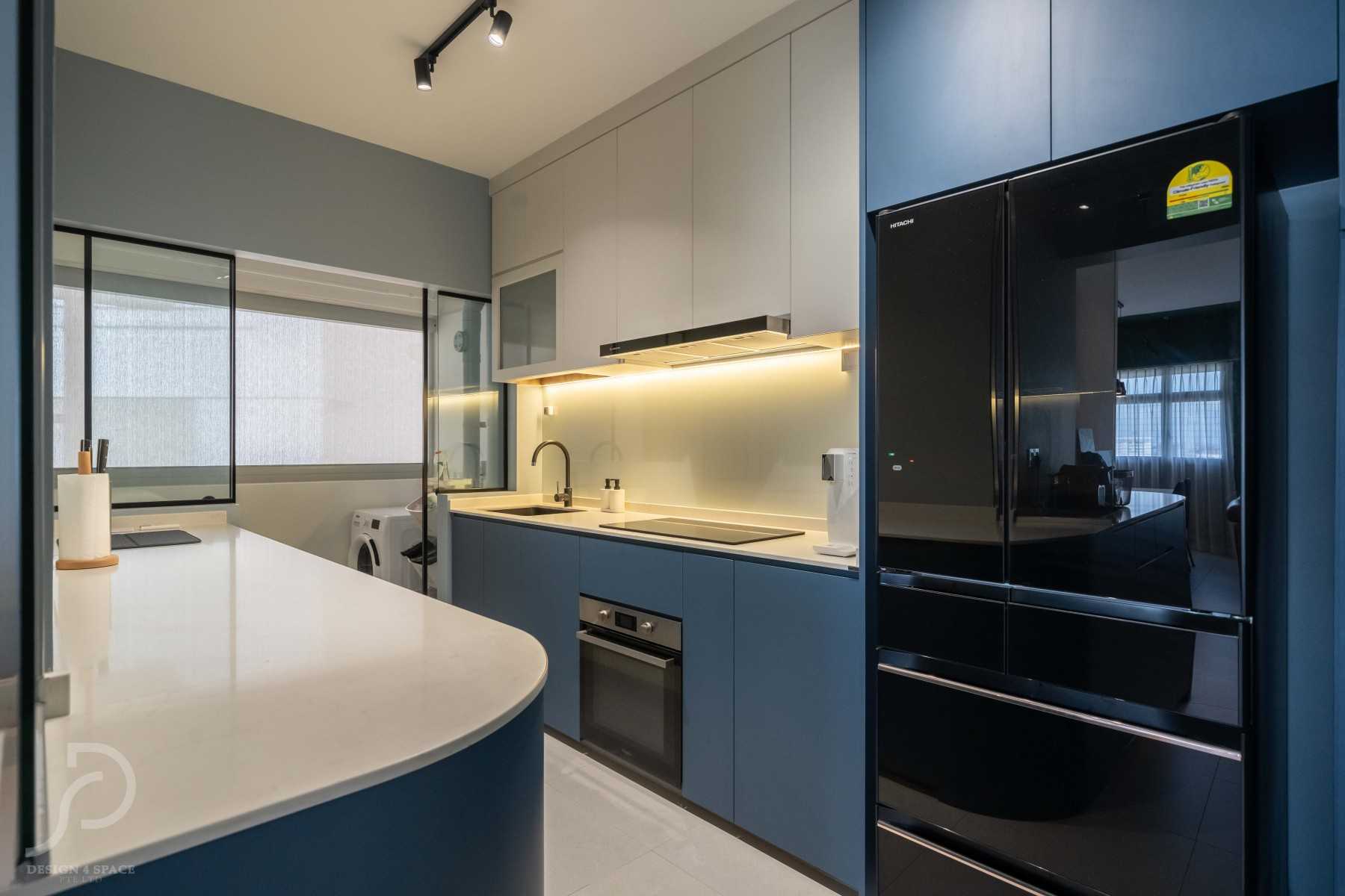 Modern Kitchen with Homogeneous Tiles and Kitchen Window