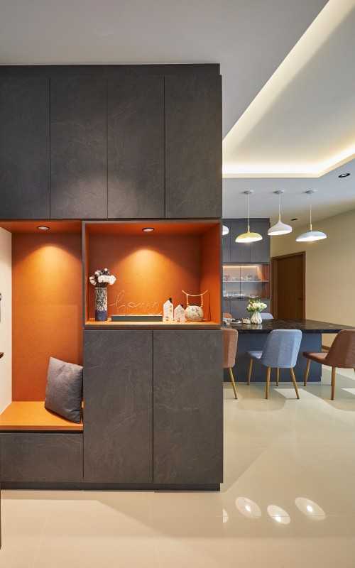 Contemporary Entryway at Northshore Drive