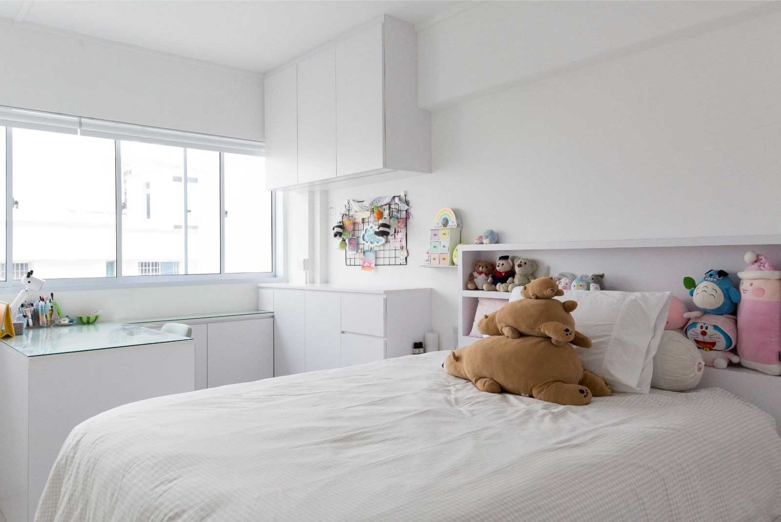 Minimalist Bedroom with Drop Light and Wardrobe