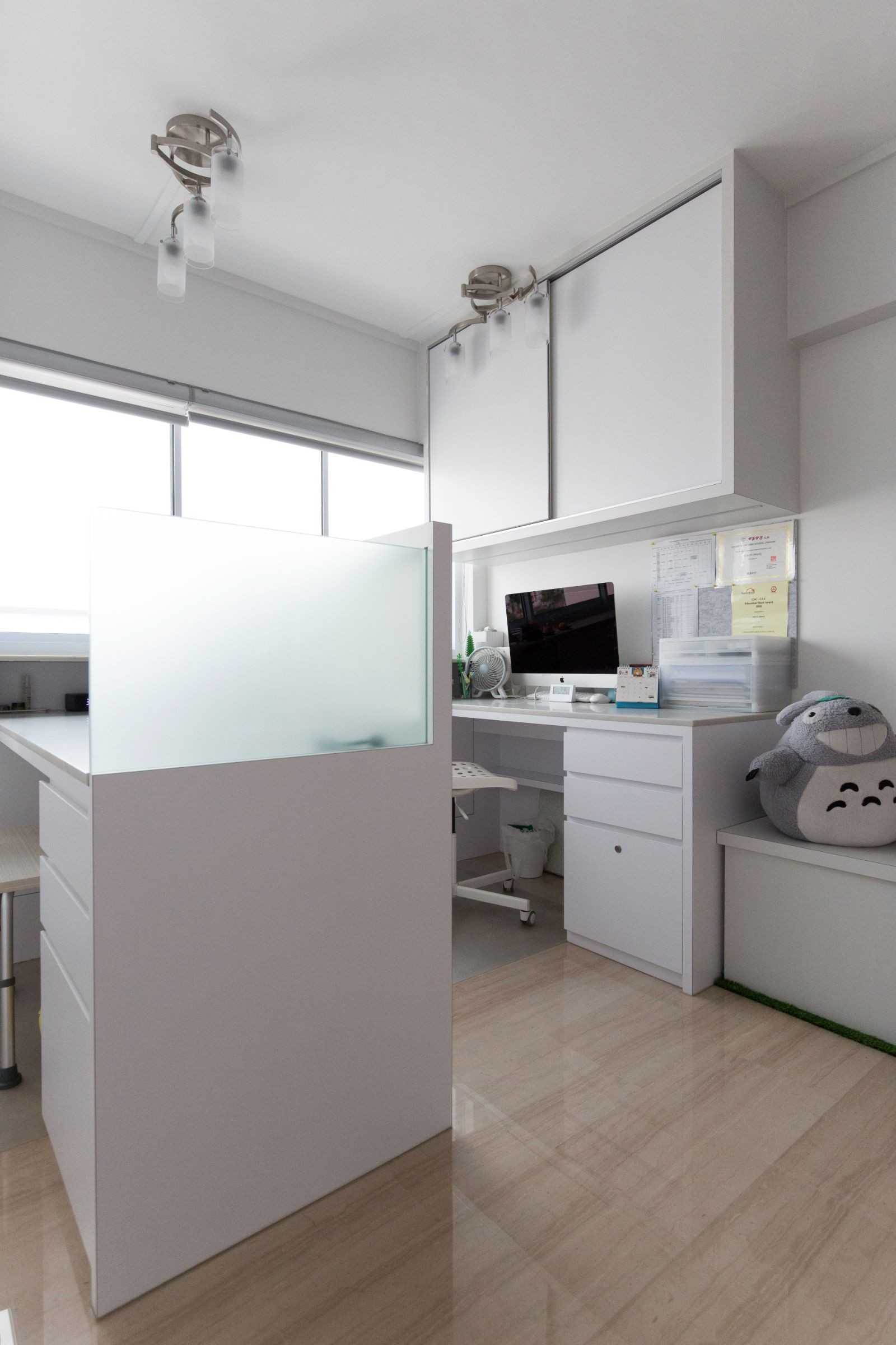 Minimalist Home Office with Bookshelf and Desk