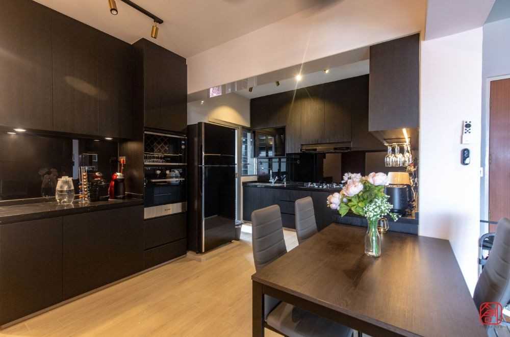 Contemporary Kitchen with Kitchen Island and Cupboard