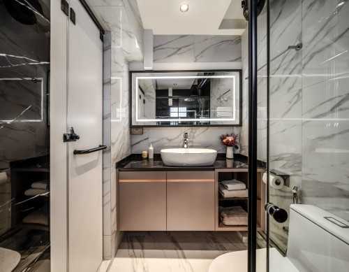 Modern Bathroom at Jalan Membina