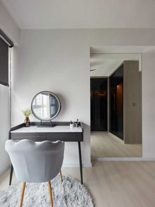 Scandinavian Walk-in Wardrobe at Edgedale Plains